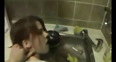 Phụ nữ da đen được gái xinh xxx trao Cho Tseus trắng.