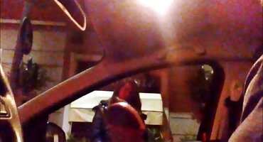 Brunette xxx tre cumshot trên người yêu của mình.