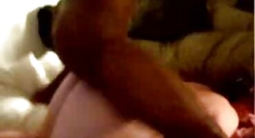 Một Lolll nhỏ trong hai tài khoản làm tăng một người đàn ông để quan hệ tình xxx tro choi dục.