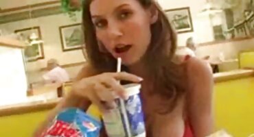 Người phụ nữ nga đồi trụy kích thích xxx lon bu người yêu của mình.