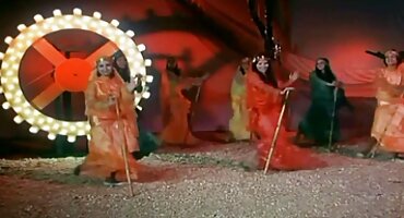 Một người đàn ông fucks đường cong busty. phim xes xxxx