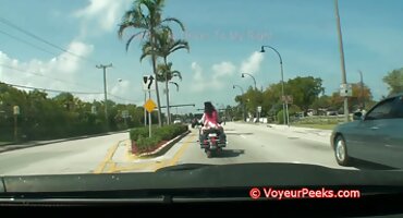 Gà con đặt ra không đứng đắn. Cầu xin một xxx nhieu nuoc người bạn quan hệ tình dục.