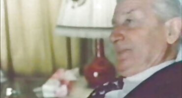 Người phụ nữ đức sẵn sàng quan hệ phim xxx vlxx tình dục với người bắt giữ.