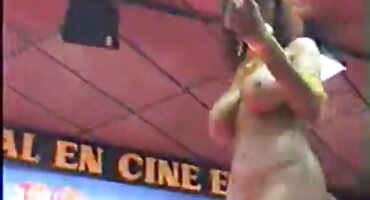 Nga fucks cô xxx u40 gái trong xà cạp sọc. Cô đã cho anh ta tinh trùng.