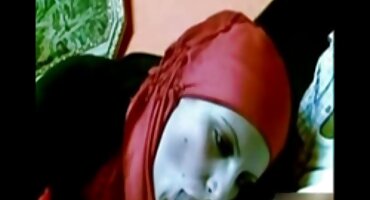 Cô fucks với người yêu của xxx lồng tiếng mình và tits của cô treo.