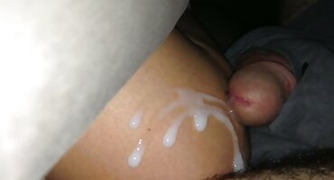 Slim fucks trong hồ xxx lon con trinh bơi với người yêu của mình.