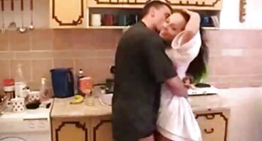 Footob B giật trên đôi khieu dam xxx chân của mình.