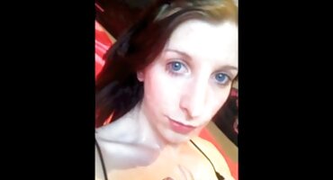 Người lớn đánh cô gái xxx 2k3 kia vào mông.