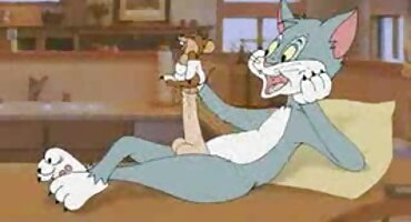 Một cô gái phim xxx da trắng ngồi trên khuôn mặt của một cô gái da trắng.