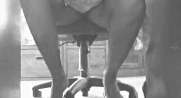 Cô gái xxxn hiếp tóc vàng và brunette chia sẻ một vòi nước, nhận được cùng nhau với nhau.