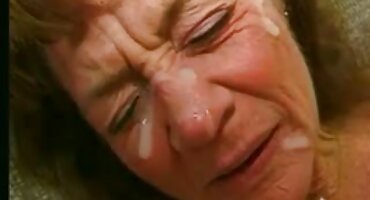 Hai cô gái làm xxx nam Kuni bằng cách nhắm mắt lại.