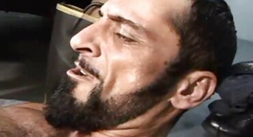 Ukraine fuck trong xxx phụ đề ass với người đàn ông da đen lớn tuổi.