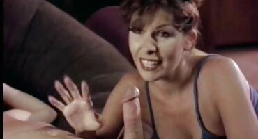 Cô gái tóc vàng fucked bởi hàng phim xxx hoc sinh cap 3 xóm trẻ trên ghế boong.