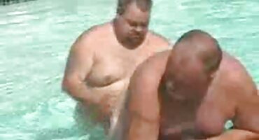 Cô gái tóc vàng lỗ đít bị phá sex xxx moi vỡ bởi người yêu ngẫu nhiên.