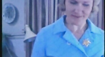 Cô đã quan hệ tình dục với gái xinh thủ dâm xxx Negritos sau bữa tiệc.