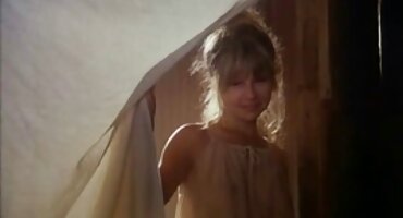 Cô đã lừa lau xanh xxx dối chồng mình với một nhân viên cứu trợ.