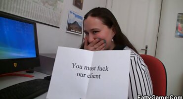 Anastasia Knight chứa xxx thu dam hai con gà trống trong âm hộ của cô.