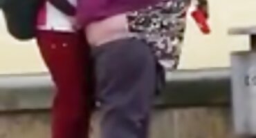 Katie Kush lắc mông trong khi phim xxx nữ sinh quan hệ tình dục.