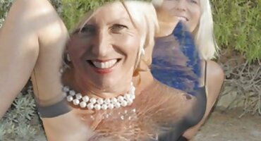 Quan hệ tình dục nhẹ nhàng và tinh trùng dày gai dep xxx trên dạ dày.