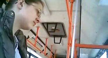 Anh chàng đã vui vẻ với một cô gái tóc vàng và một cô xxx phá trinh gái tóc nâu.