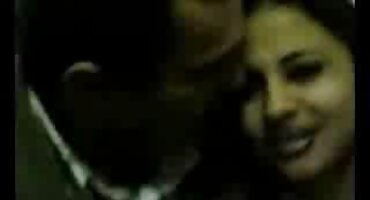 Họ không xxxx trâm anh thể kiềm chế sự vuốt ve đồng tính nữ.