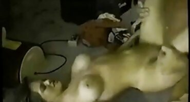 Ngọt răng sex hoc sinh xxx masturbates trên bàn.