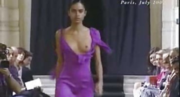 Stepmom và con gái phim xxx myx riêng liếm anh chàng ass và fuck.