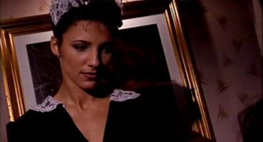 Cô gái phim sex misthy tóc vàng cực khoái ở phía trước của máy ảnh.