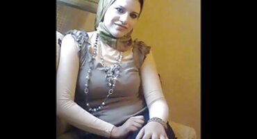 Nga bú cặc, nhìn phim xxxviet vào ống kính.