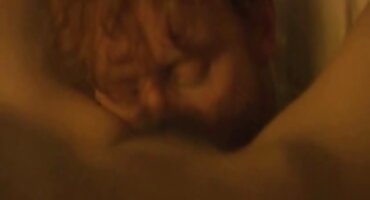 Busty tóc vàng đối xử phim s xx với vòi nước của nhân viên mát-xa.