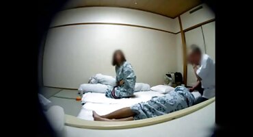 Cô gái tóc vàng nghiêng người về phía tình dục. xxx top1