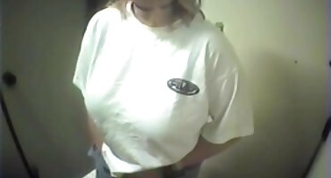 Lập trình viên chết tiệt xxx hậu môn người phụ nữ sau khi làm sạch máy tính.