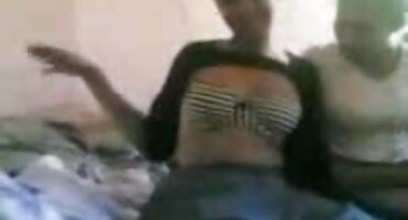 Cô vung trom xxx gái tóc vàng fucked bởi một nhóm các chàng trai.