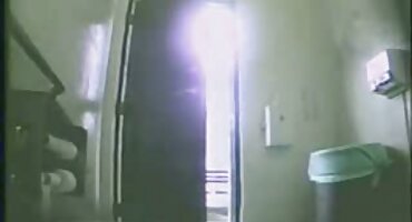 Cô gái cho xlxx han quoc bạn trai của mình trong một lò sưởi chặt chẽ.