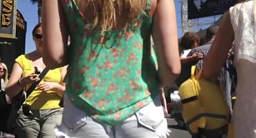 Anh ấy đã giúp một cô gái với một chiếc xe hơi và fucked. xlxx jav