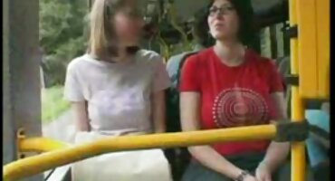 Melanie vàng với xxxthudam silicone vắt sữa với người yêu của mình.