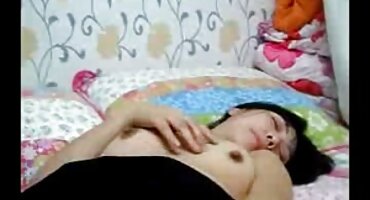 Hai chị em nhận phim xxx new ra rằng liếm và hoàn thiện tốt hơn là tranh cãi.