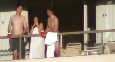 Đụ qua video xxx thu dam lỗ trong phòng.