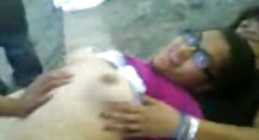 Dystrophic có quan xxx không che hệ tình dục với hai MILFs.