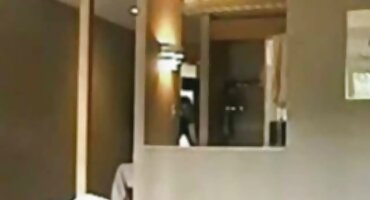 Các cô gái được cô ấy phim xxx moi đít fucked với các khách hàng.